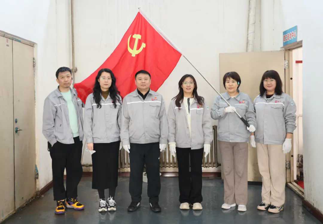 W66利来官网集团党委组织发展改善环境卫生自愿服务活动