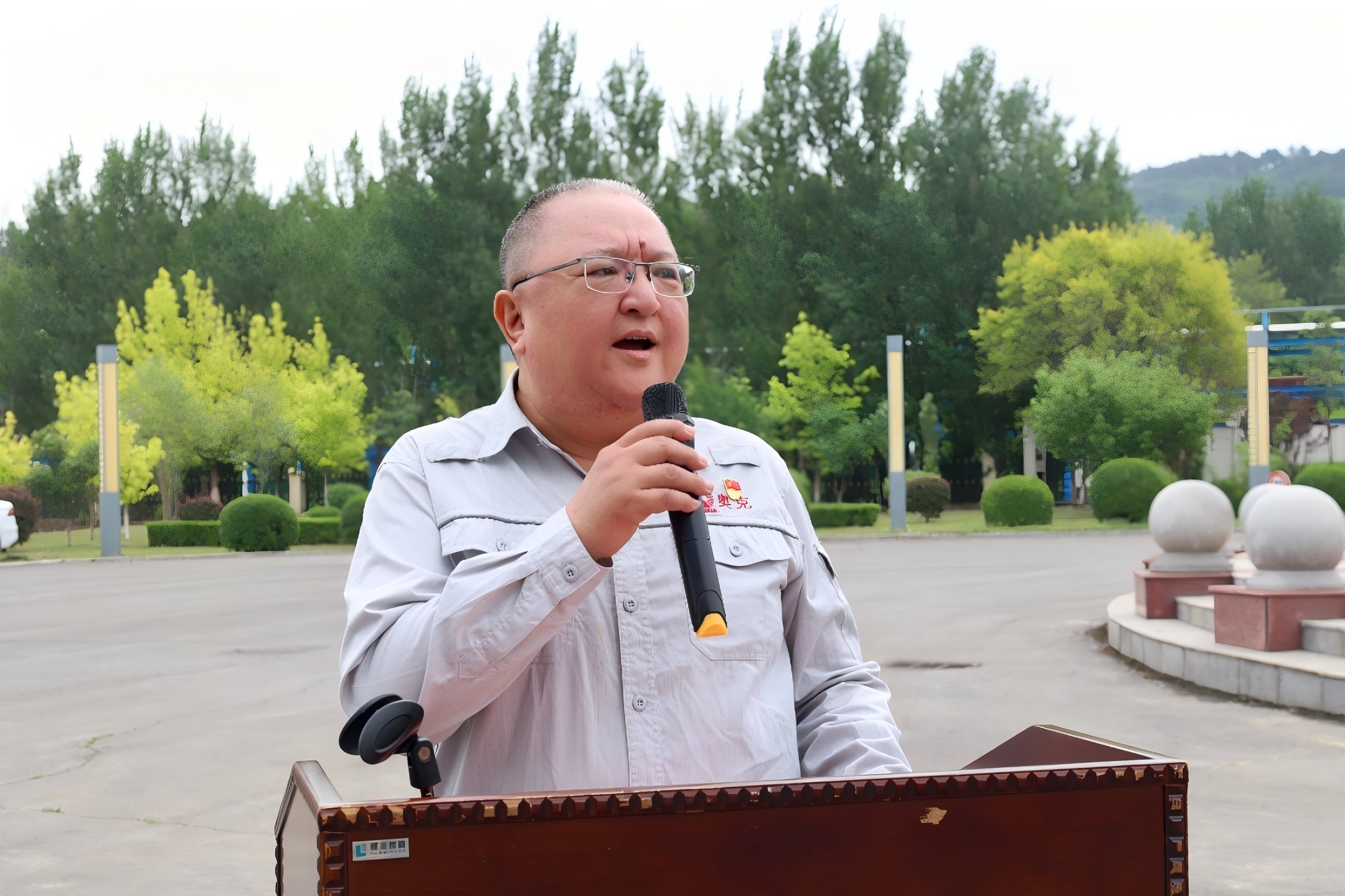 20260703141552493 W66利来官网股份各子公司同步进行上市16周年升旗典礼